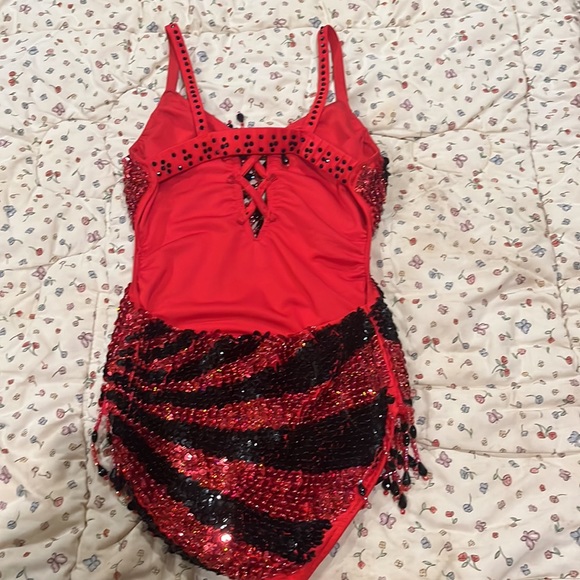 This is a dance costume/ it has lots of sparkles and rhinestones - Picture 3 of 5